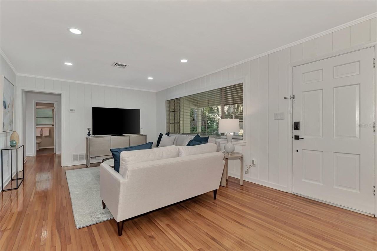 1726 Floyd St - Photo 6 of 50