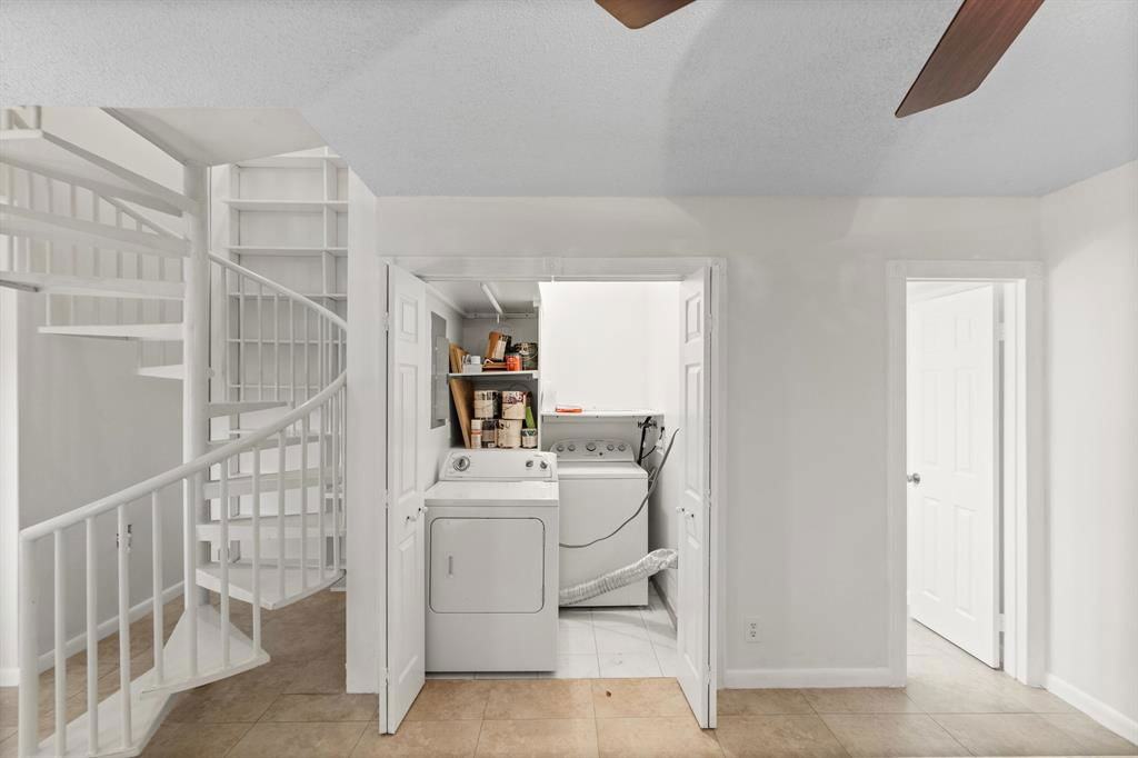 2060 Southwest 90th Avenue - Photo 5 of 8