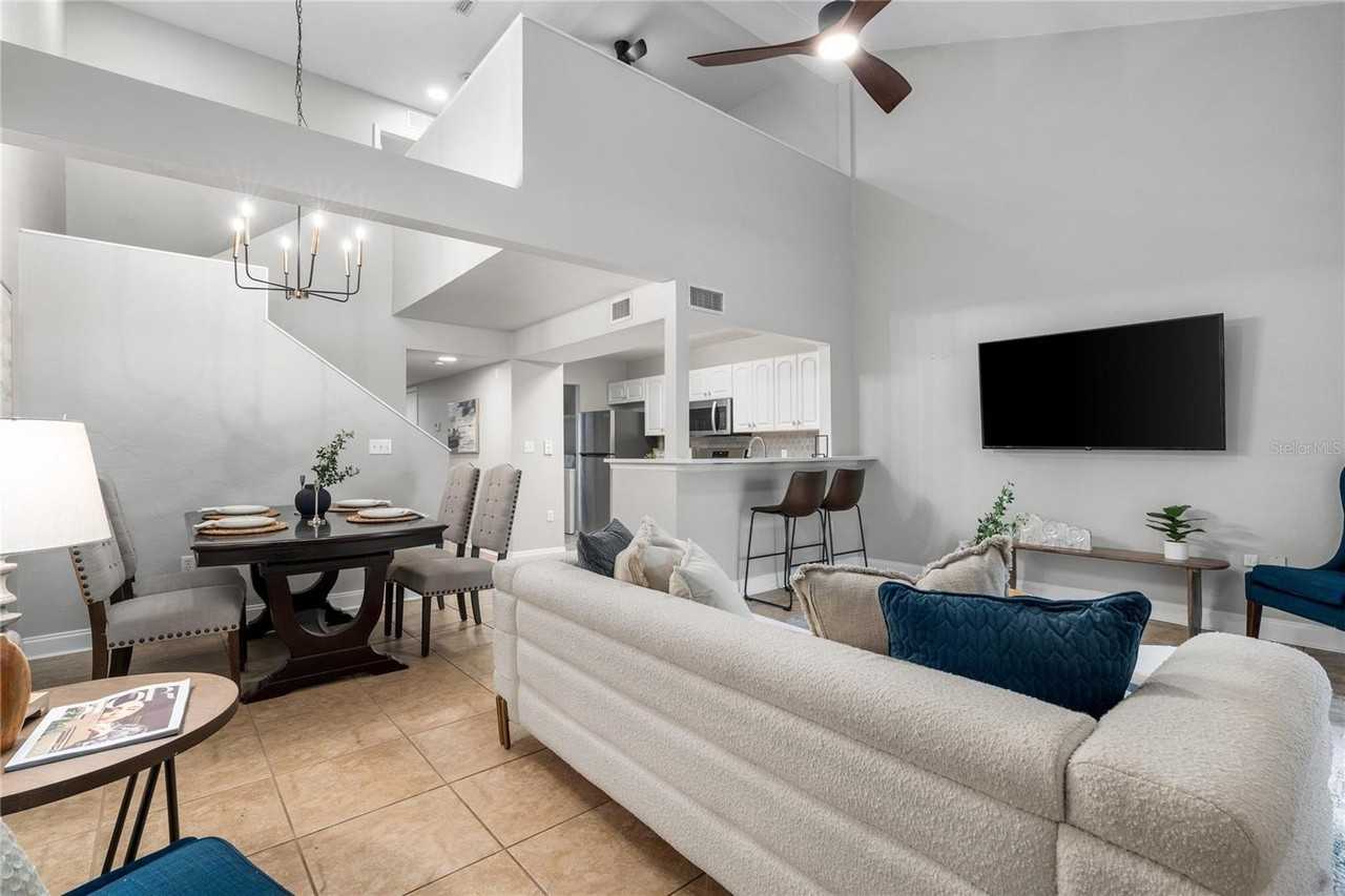 1217 Nw 55th St #14 - Photo 4 of 38