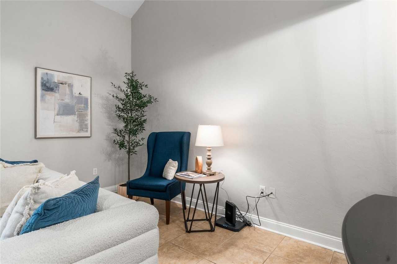 1217 Nw 55th St #14 - Photo 5 of 38