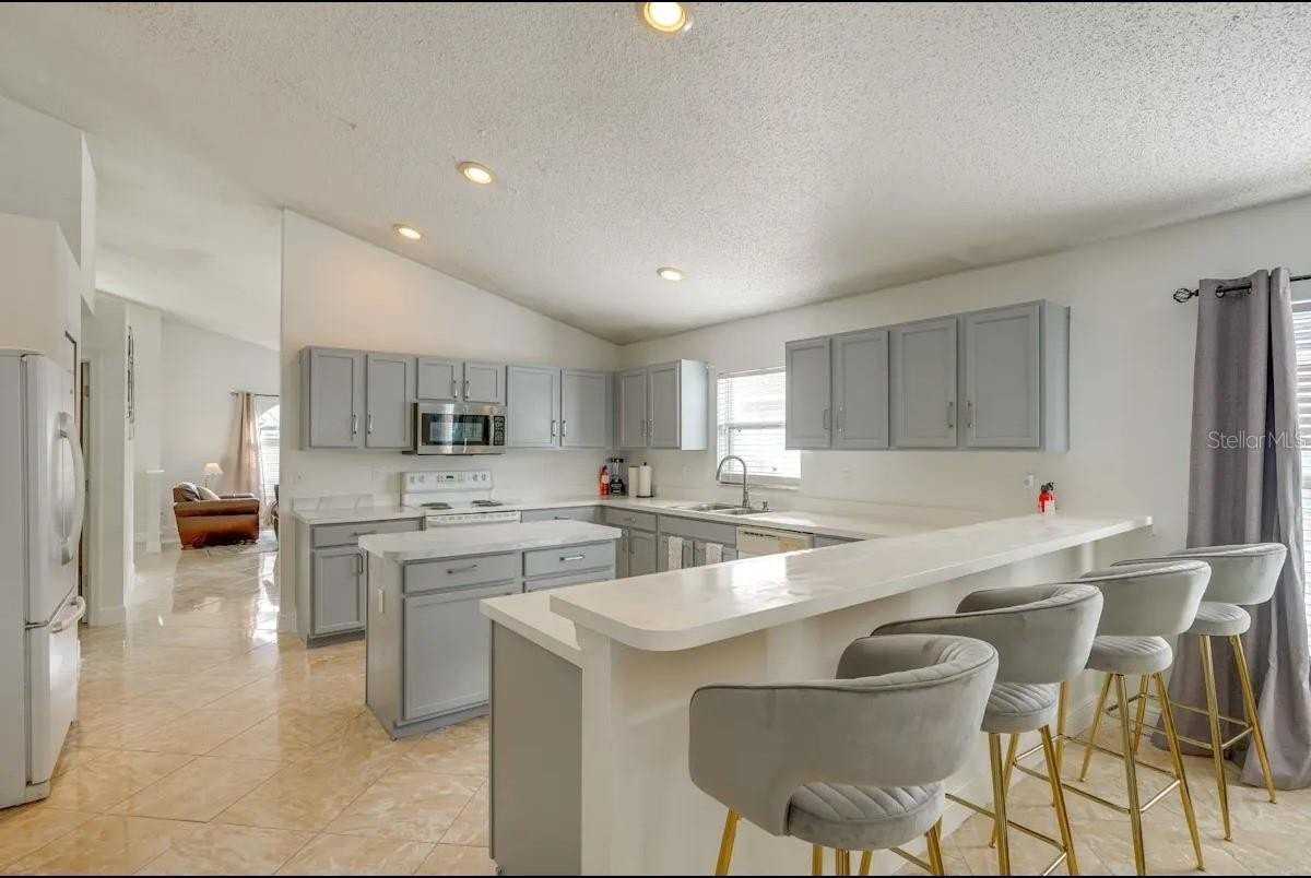 739 Delancey Dr - Photo 4 of 24