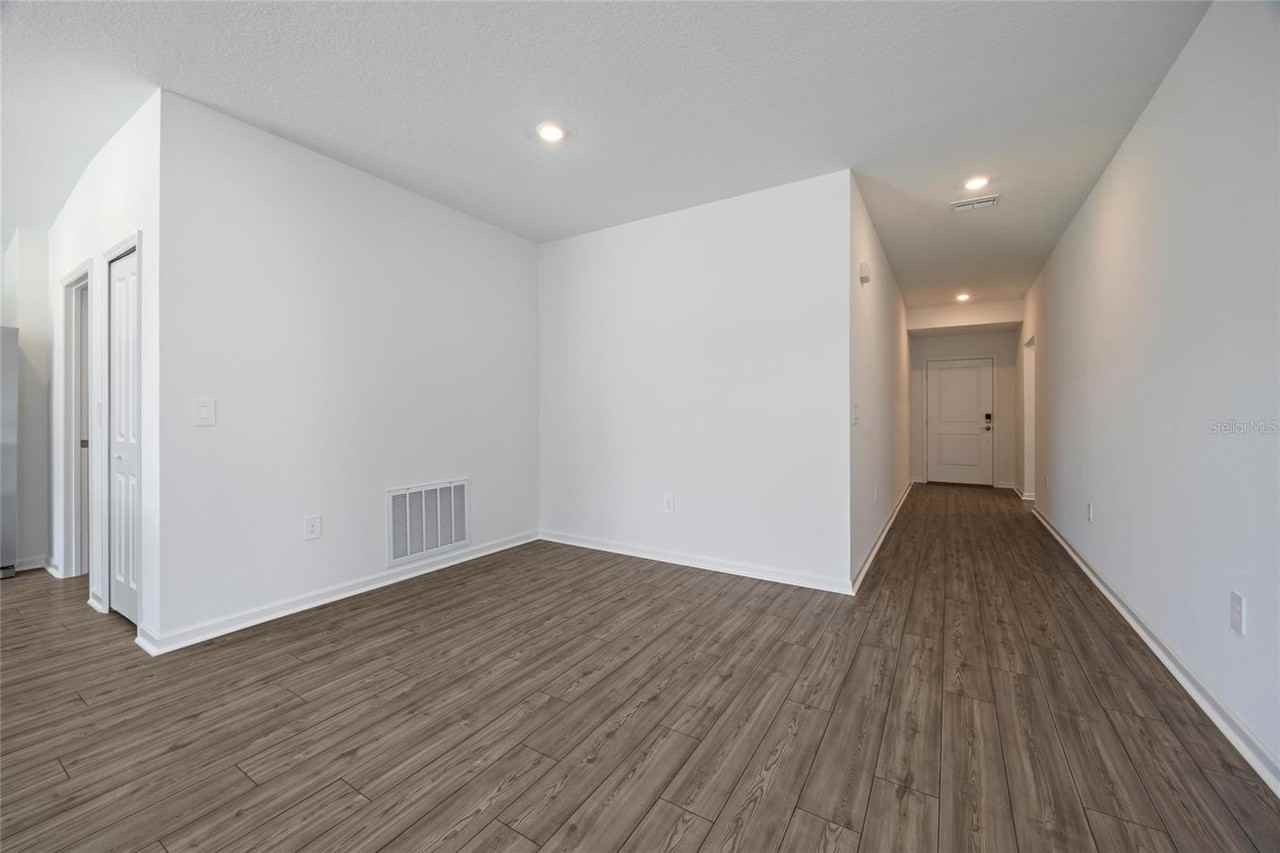 1305 Nw 48th Ter - Photo 6 of 24