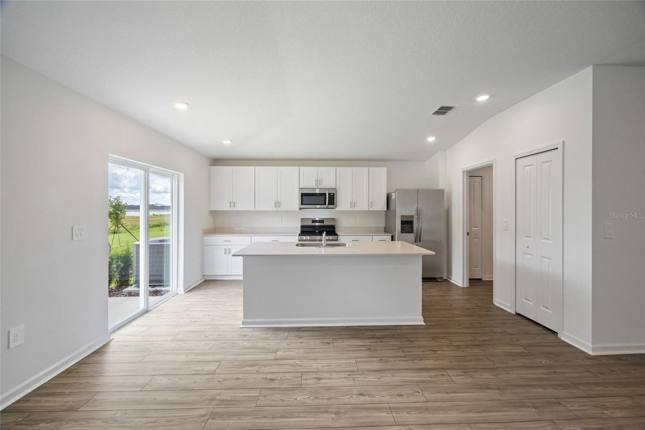 1305 Nw 48th Ter - Photo 7 of 24