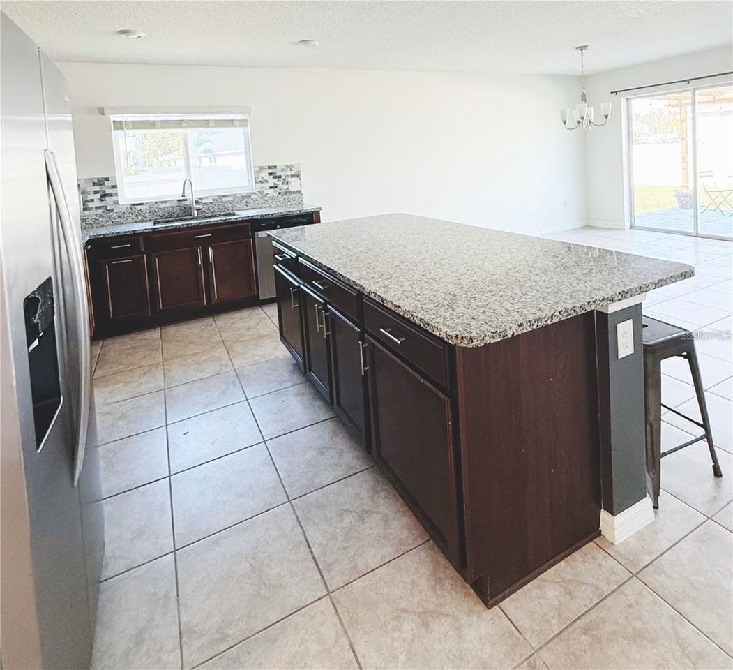 1556 Venice Ln - Photo 2 of 17