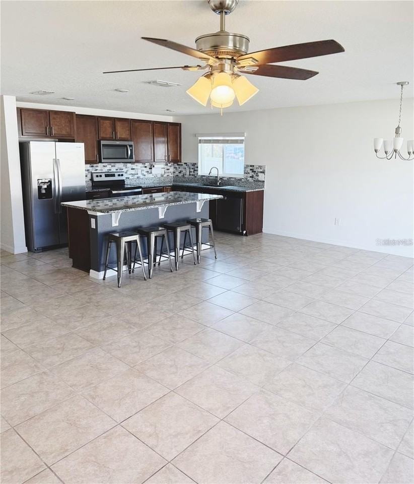 1556 Venice Ln - Photo 3 of 17