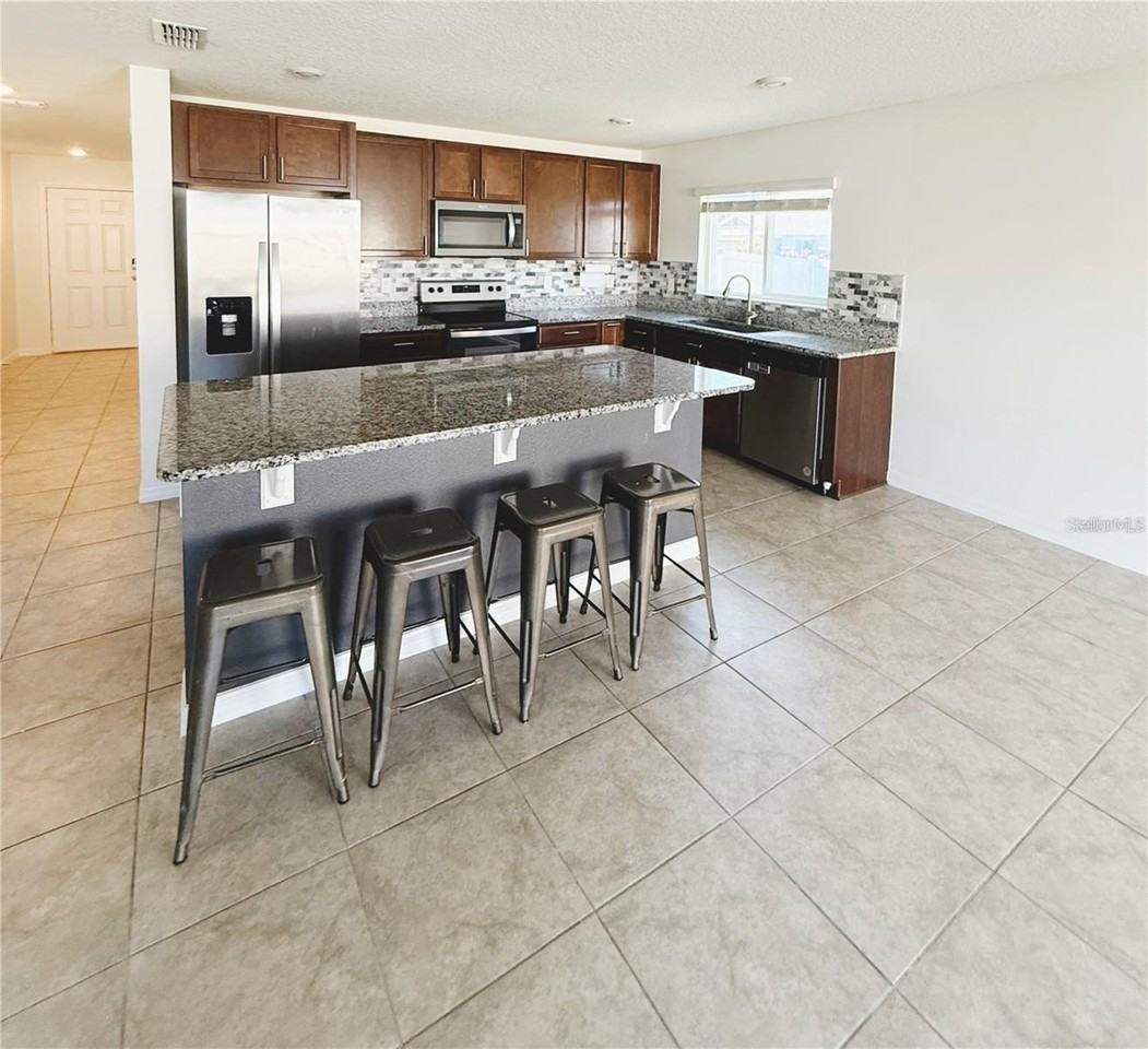 1556 Venice Ln - Photo 6 of 17