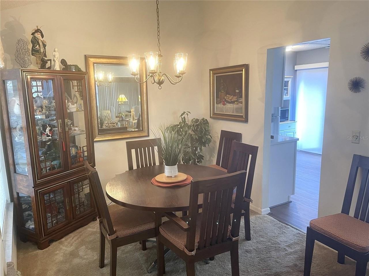 1715 Atrium Dr - Photo 4 of 23