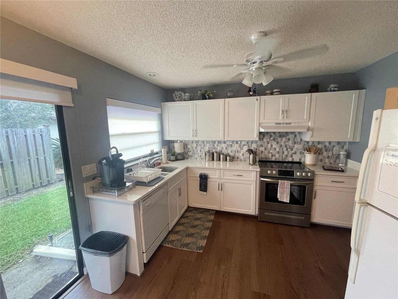 1715 Atrium Dr - Photo 5 of 23