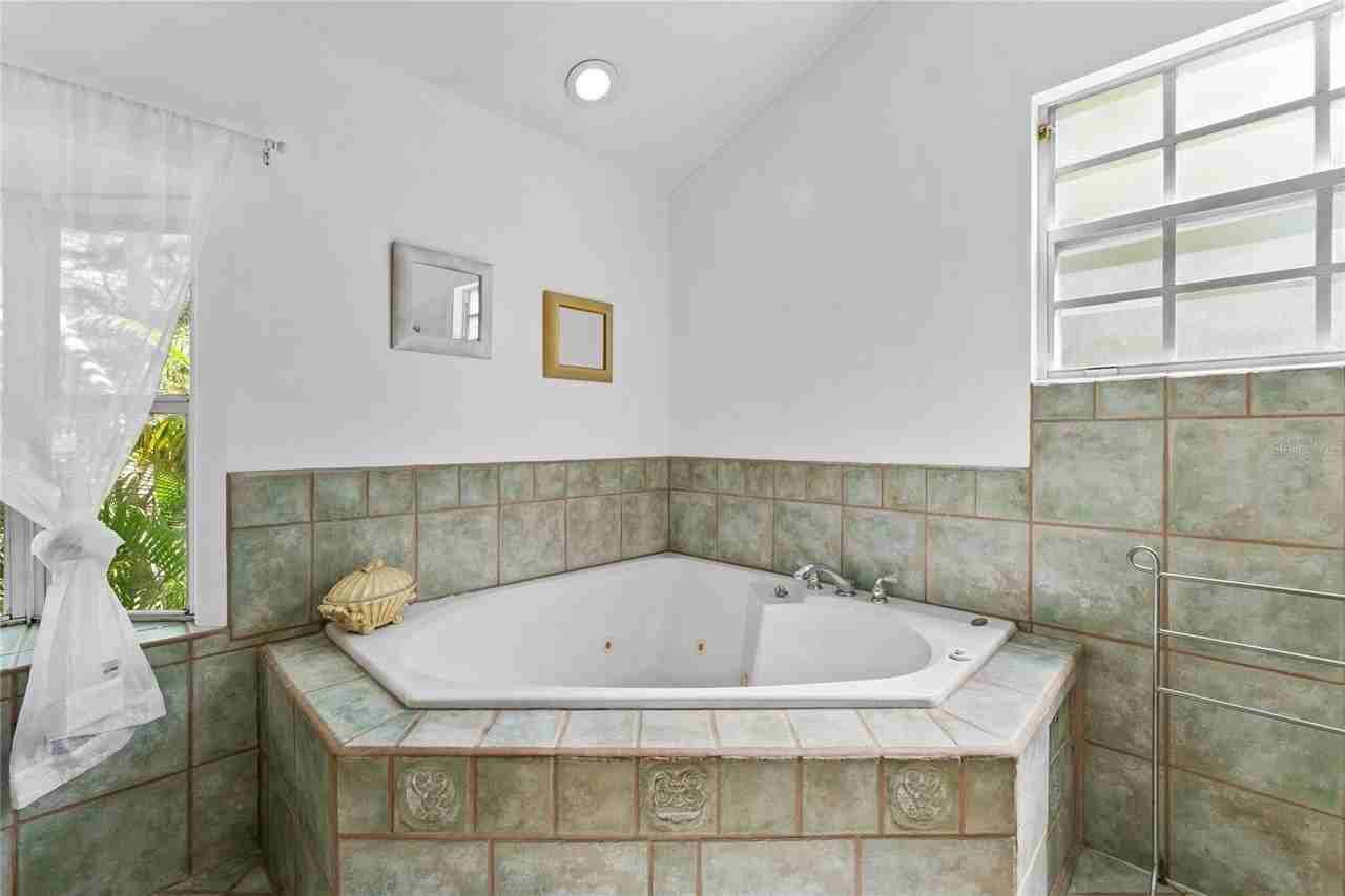 515 Crystal Beach Ave - Photo 4 of 47