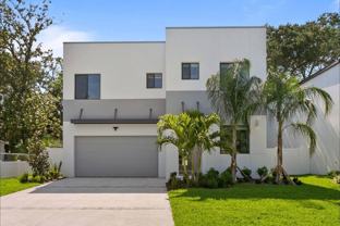 914 N Newport Ave - Photo 1 of 1