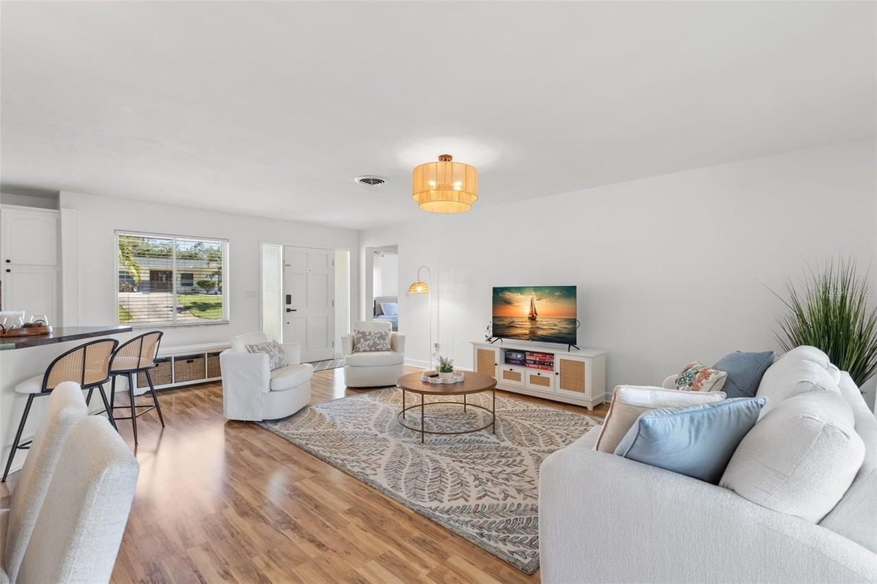 3488 Shady Bluffs Dr - Photo 2 of 29