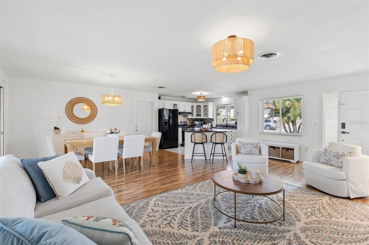 3488 Shady Bluffs Dr - Photo 3 of 29