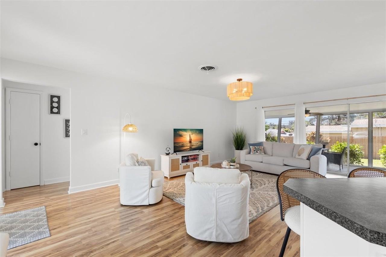 3488 Shady Bluffs Dr - Photo 4 of 29