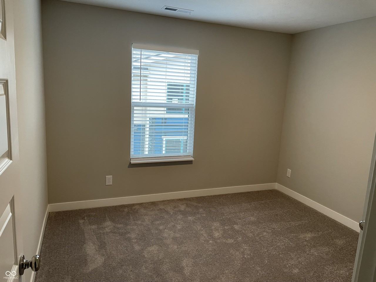 11573 Fulham Street - Photo 5 of 32