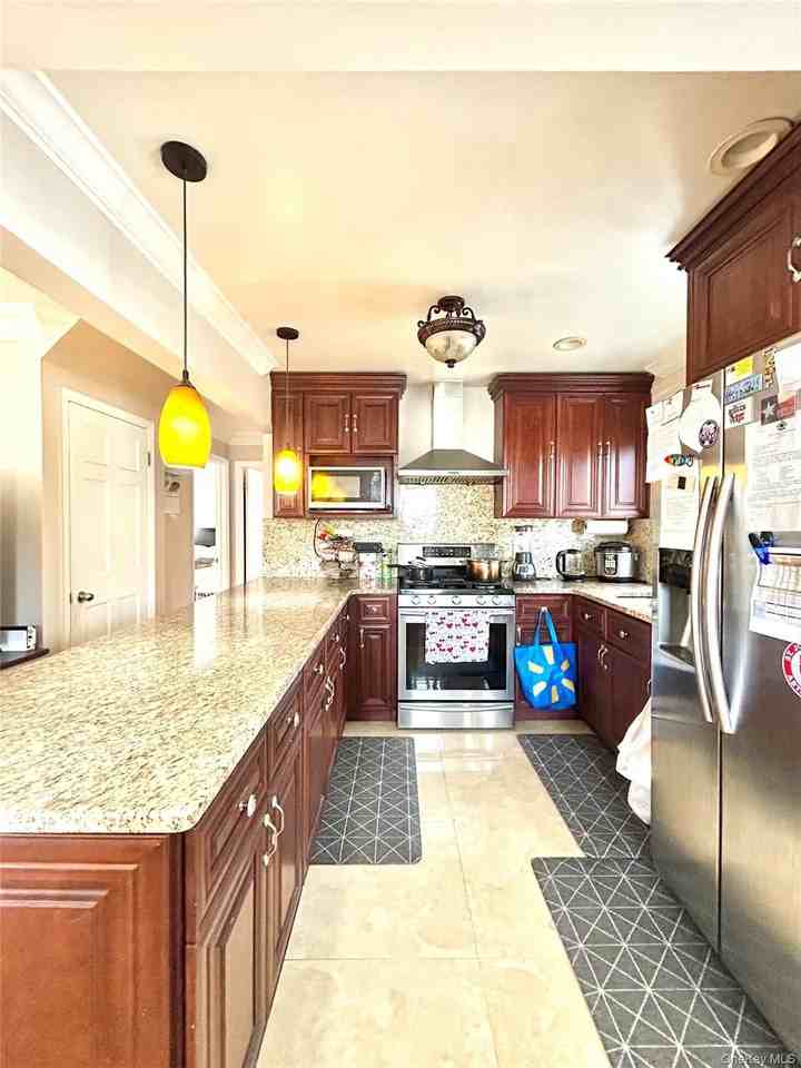 745 S Oyster Bay Rd - Photo 4 of 24