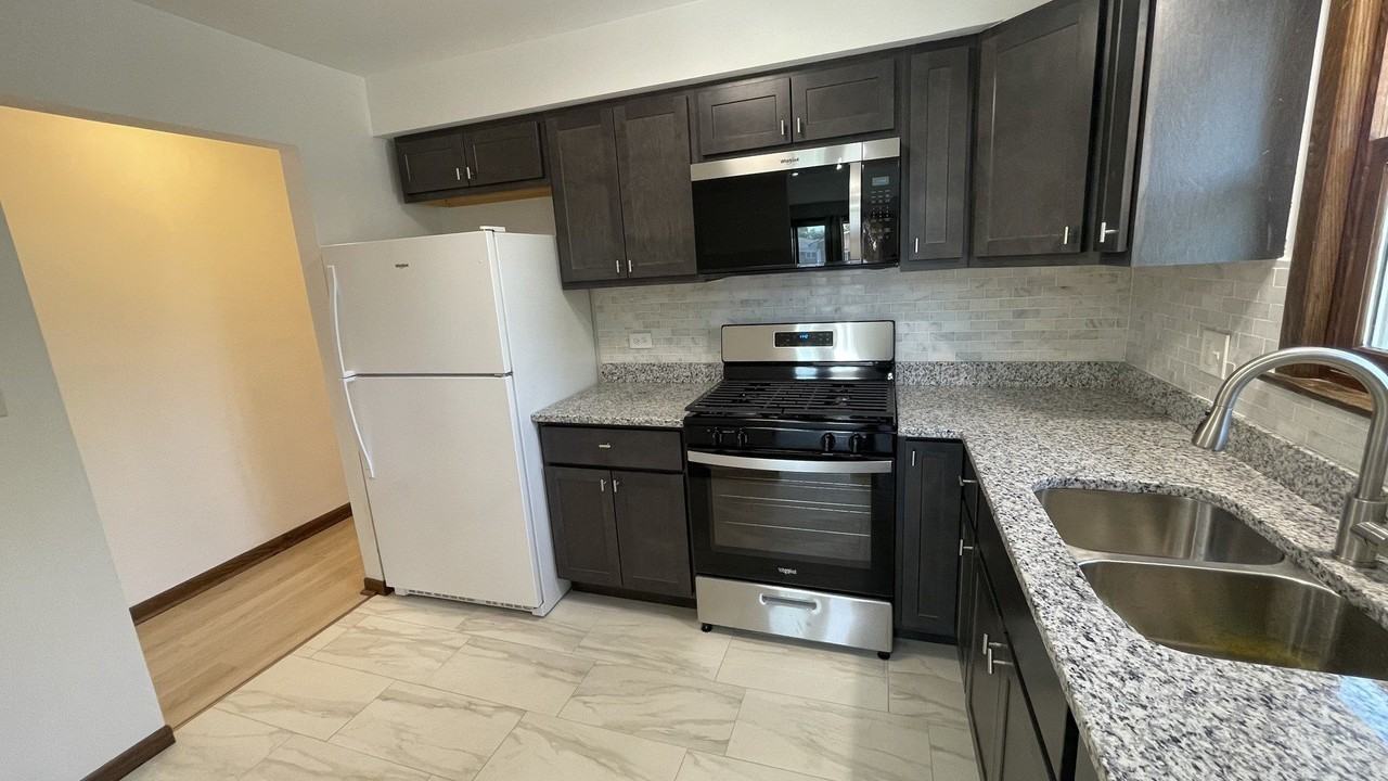 4532 Maple Ave #2 - Photo 3 of 5