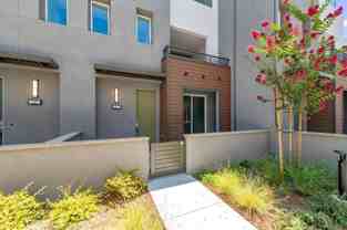 627 S Lyon St - Photo 1 of 1