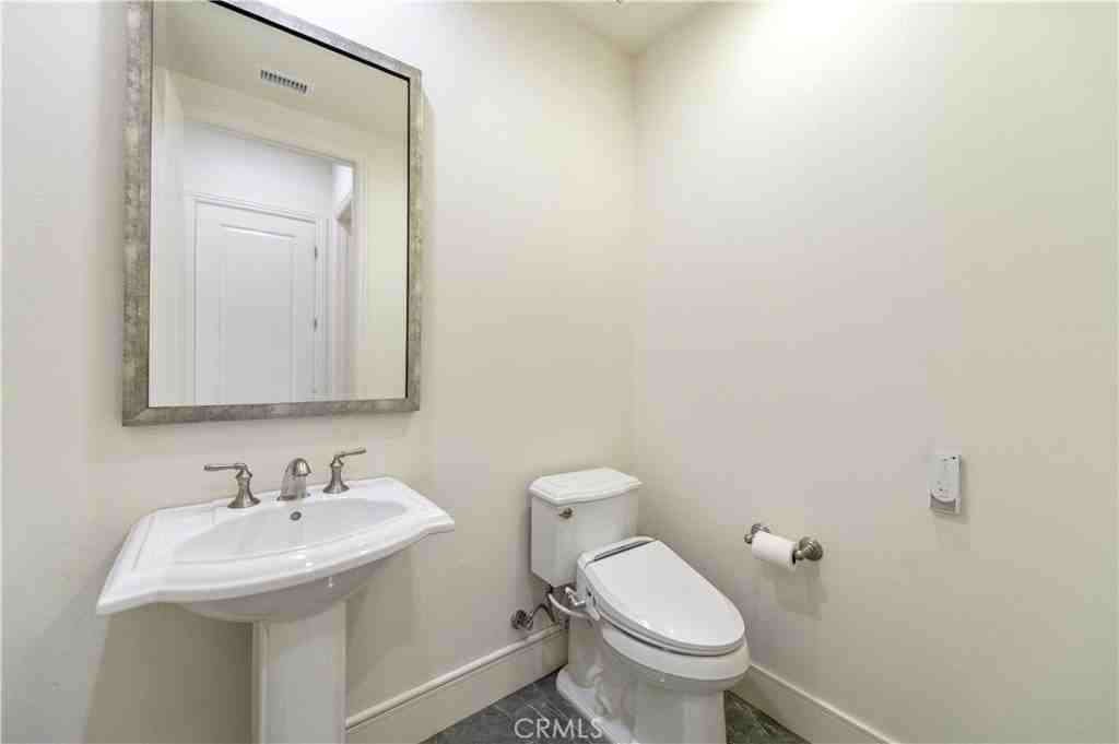 120 Iron Gate - Photo 4 of 50