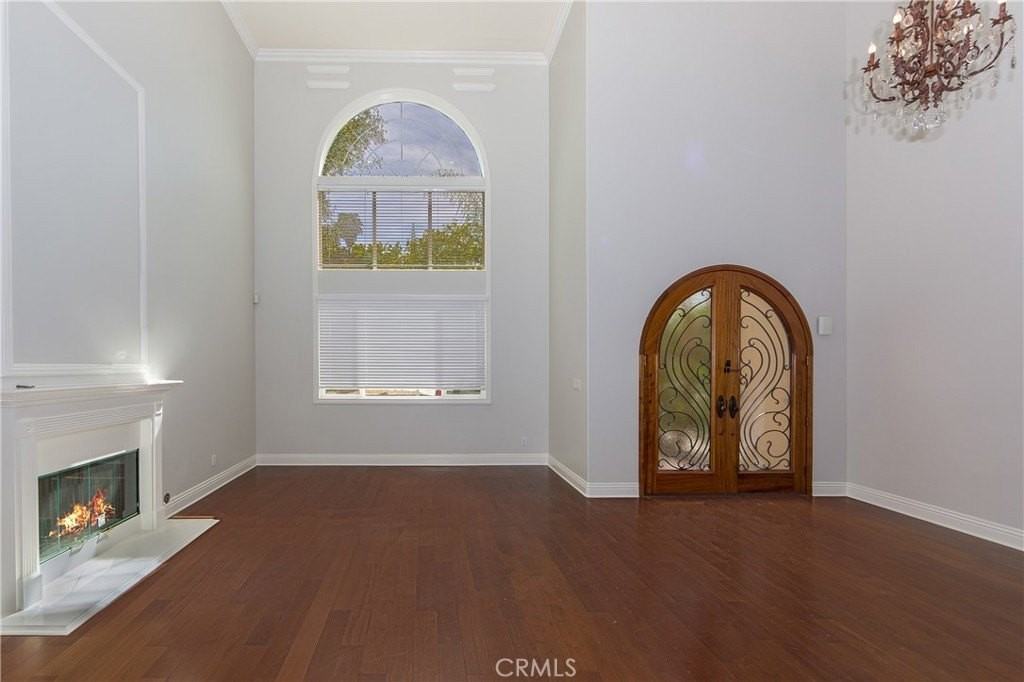 5217 Etiwanda Ave - Photo 2 of 11