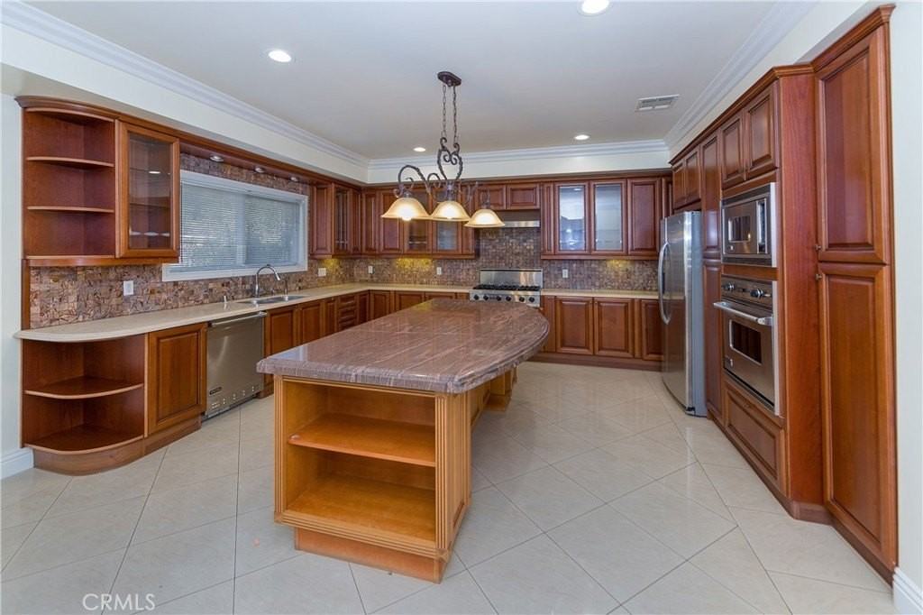 5217 Etiwanda Ave - Photo 4 of 11