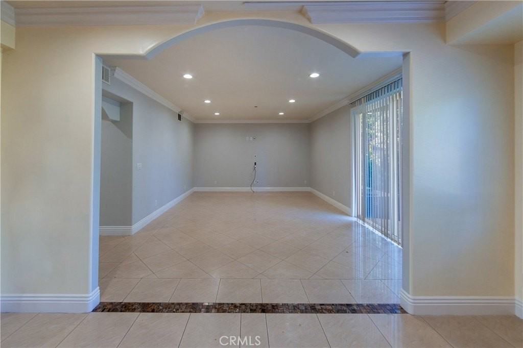 5217 Etiwanda Ave - Photo 5 of 11