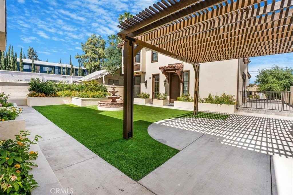 89 N Grand Oaks Ave #105 - Photo 3 of 22