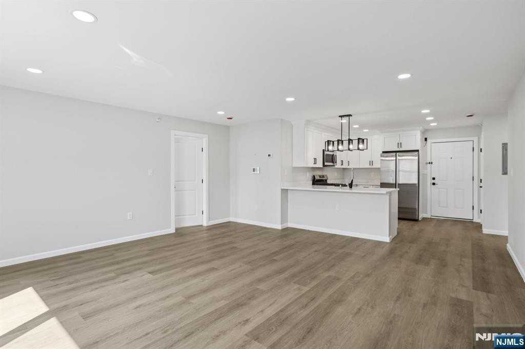 200 Summer St - Photo 4 of 16