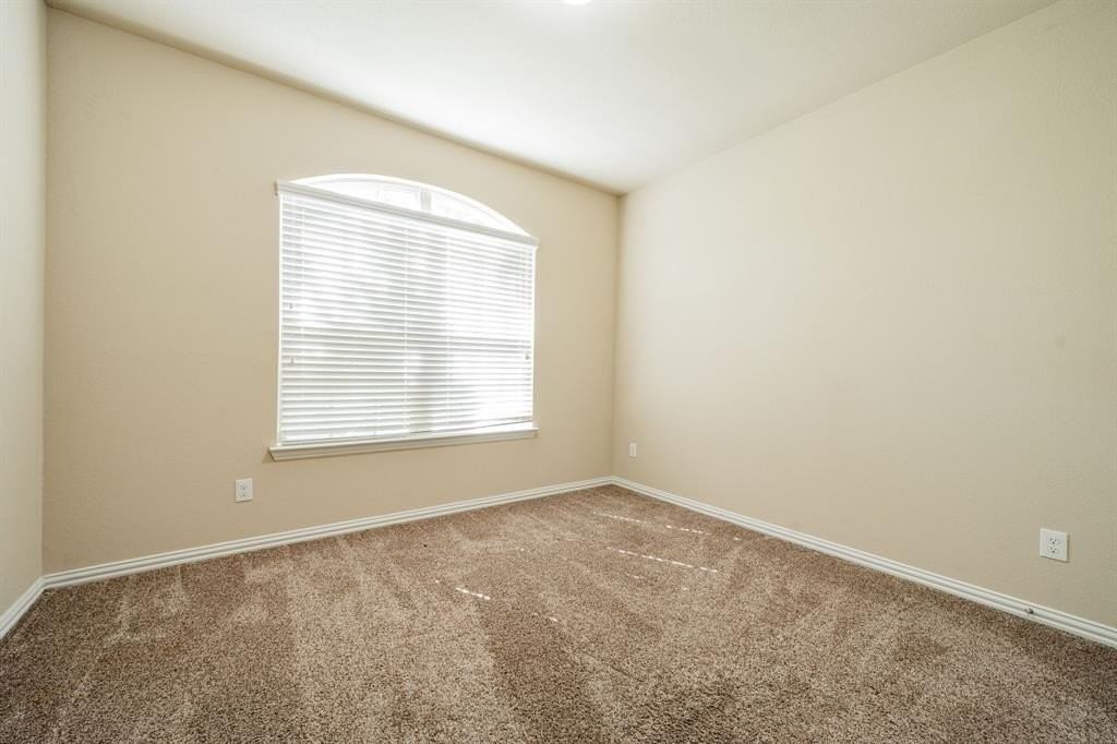 151 Cameron Dr - Photo 5 of 40