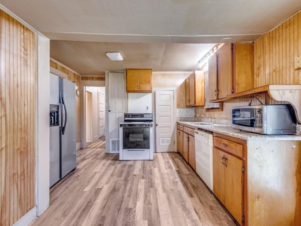 609 E Monterey St - Photo 6 of 12