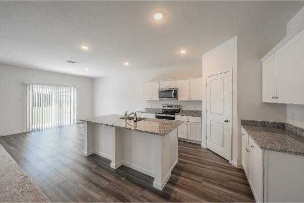 8 Winship Dr - Photo 7 of 24