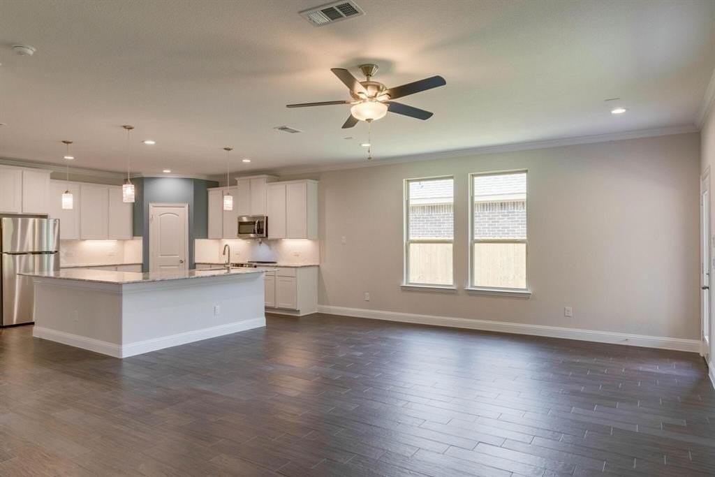 1422 Avenue C - Photo 6 of 24