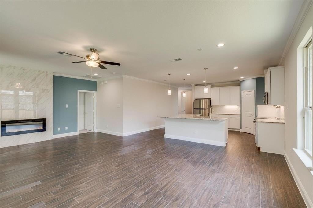 1422 Avenue C - Photo 7 of 24