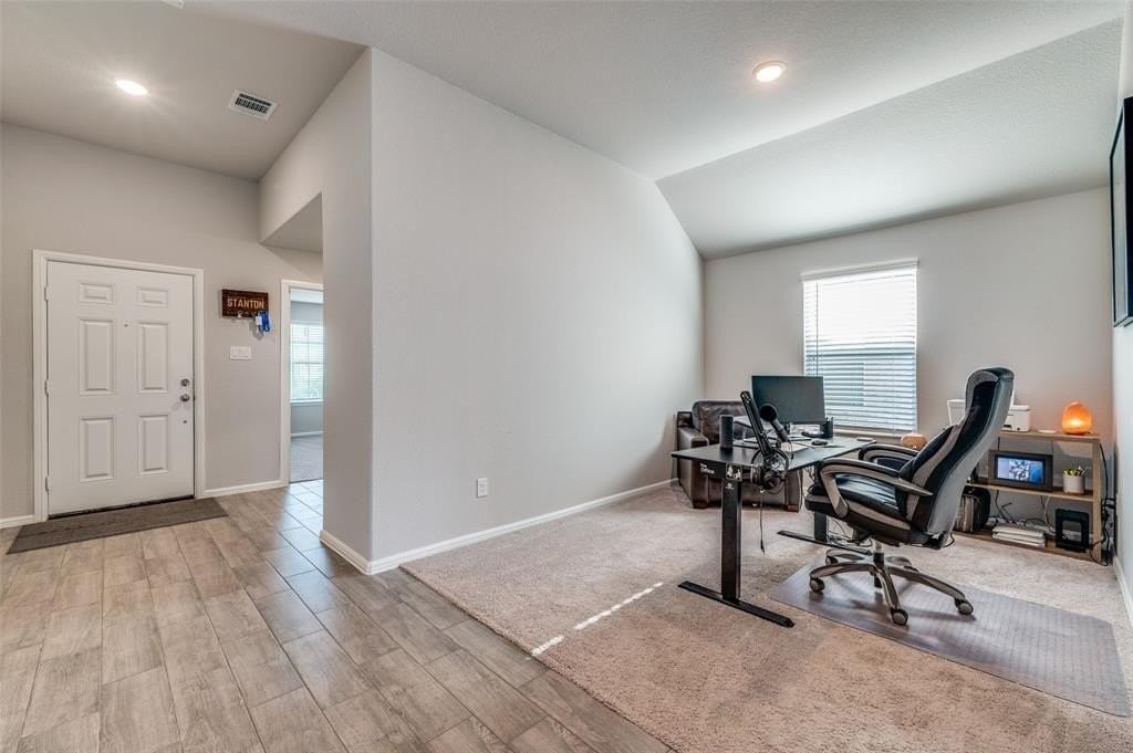 1404 Bellaire St - Photo 2 of 25