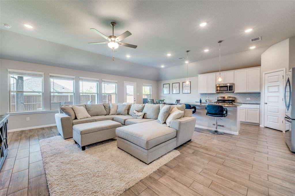 1404 Bellaire St - Photo 6 of 25