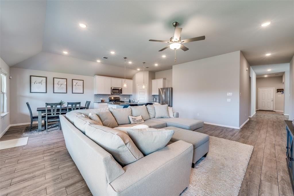 1404 Bellaire St - Photo 7 of 25