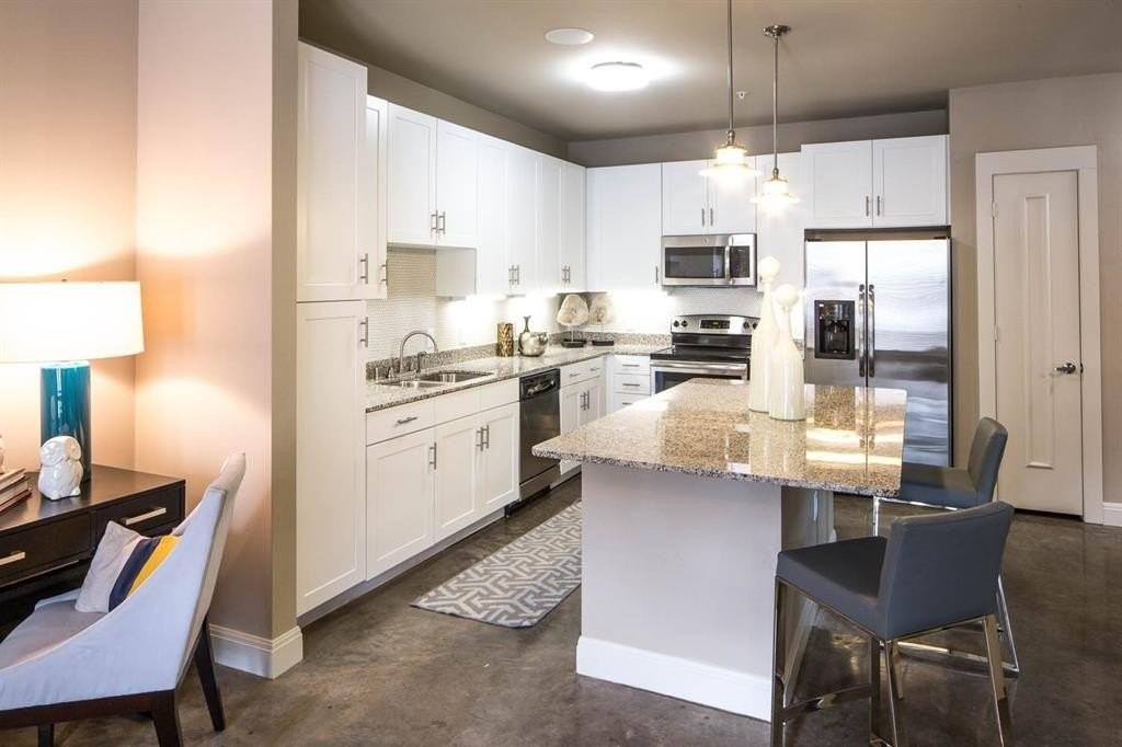 908 N Bishop Ave #2-103 - Photo 2 of 10