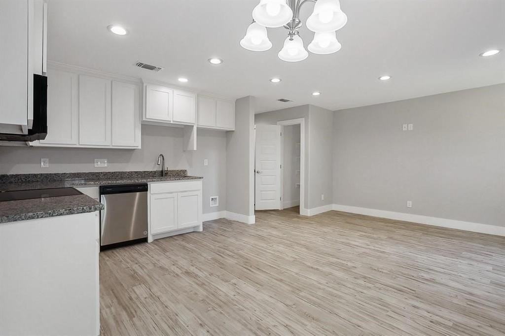 722 West Walker Street - Photo 4 of 13