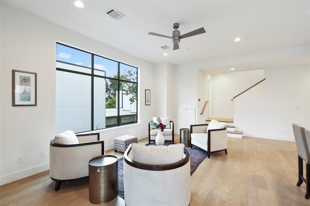 2307 Kirby St #B - Photo 5 of 28