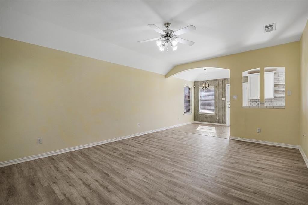 1012 Villa Paloma Blvd - Photo 3 of 21