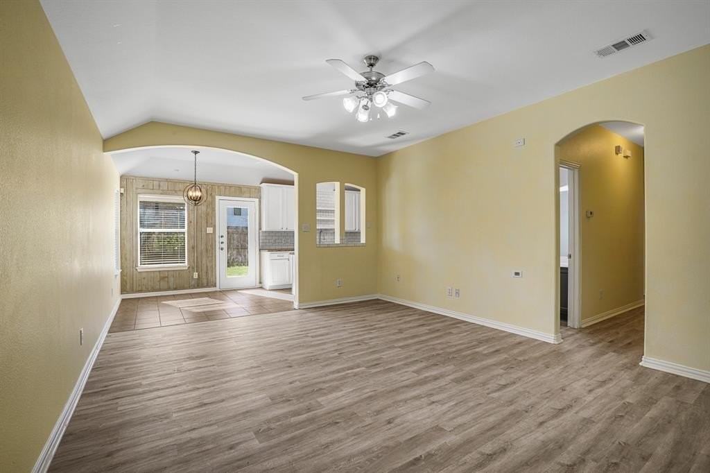 1012 Villa Paloma Blvd - Photo 4 of 21