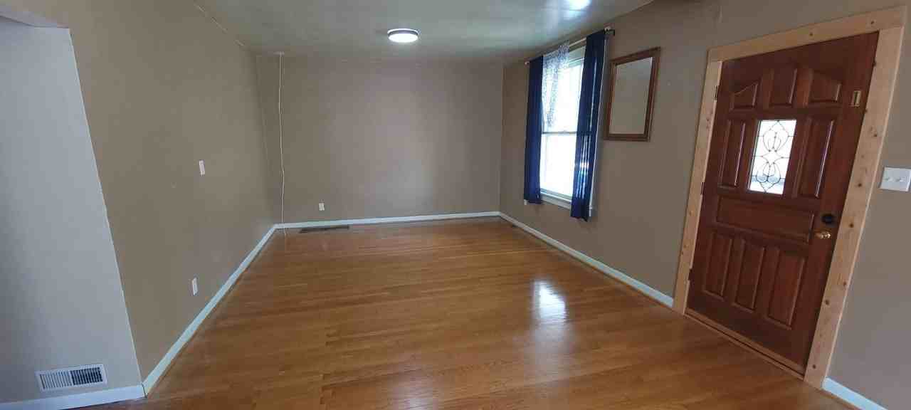 1029 10th St - Photo 2 of 14