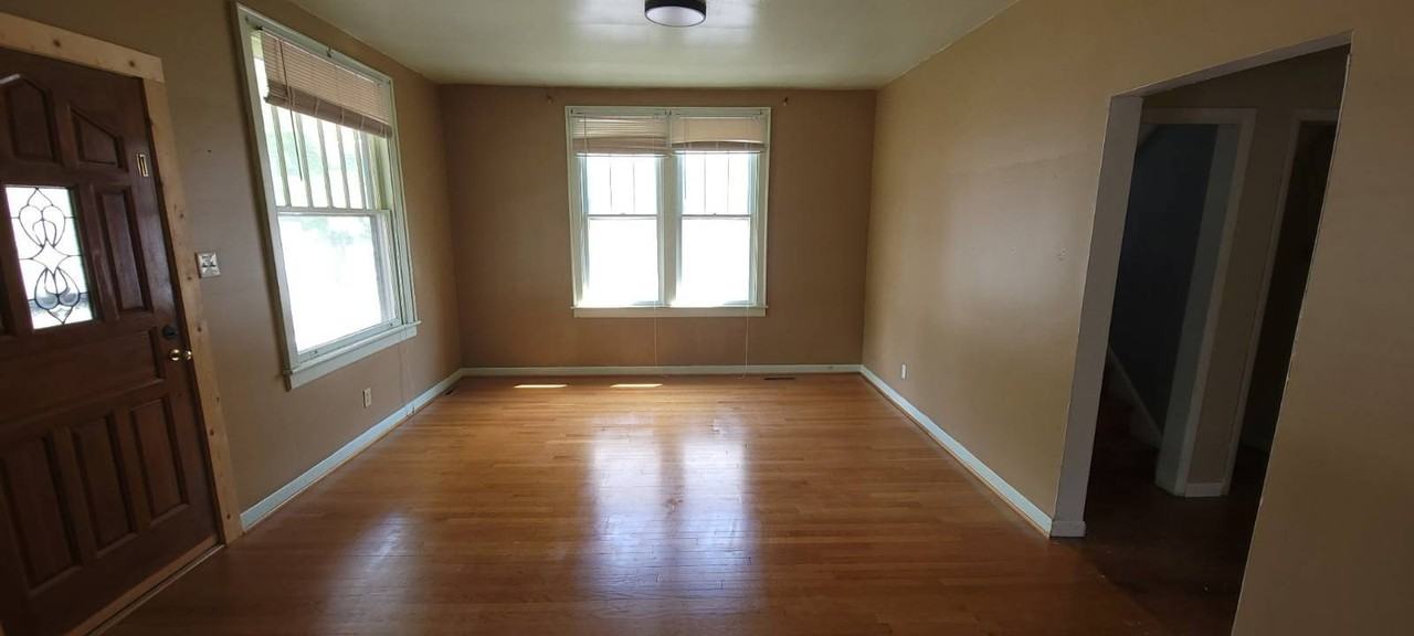 1029 10th St - Photo 3 of 14