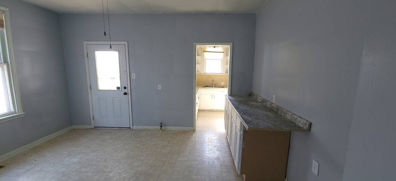 1029 10th St - Photo 4 of 14