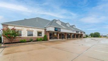 featured image of 800 W 18th St #210