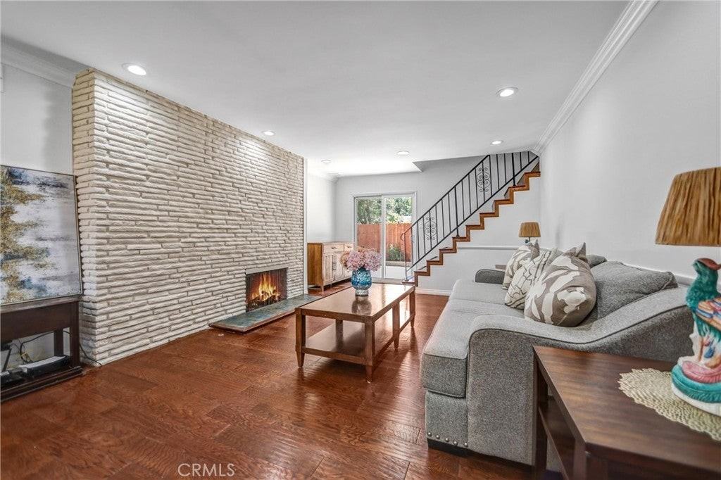 100 W Arthur Ave - Photo 5 of 32