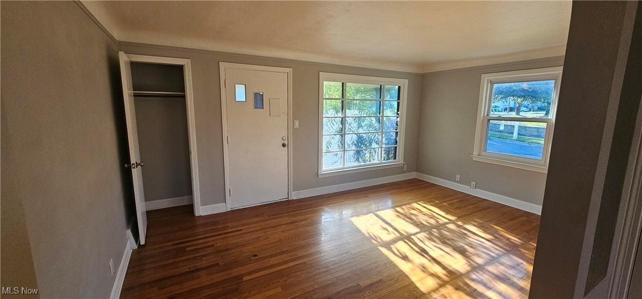 5025 Henry St - Photo 2 of 21