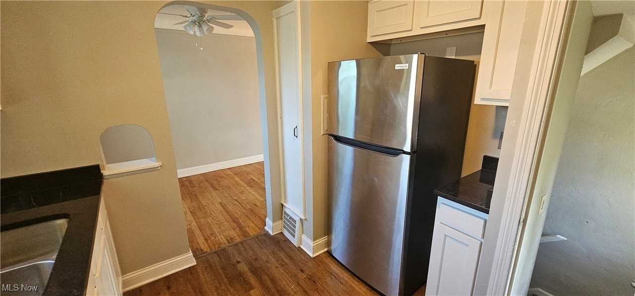 5025 Henry St - Photo 4 of 21