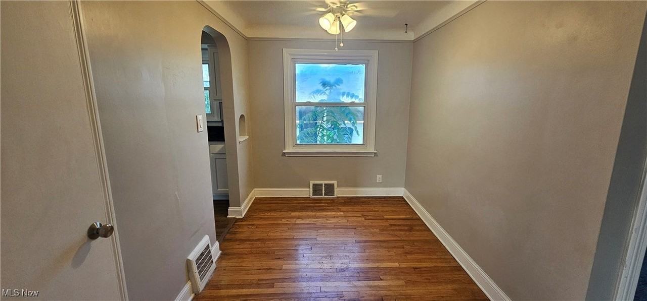 5025 Henry St - Photo 5 of 21