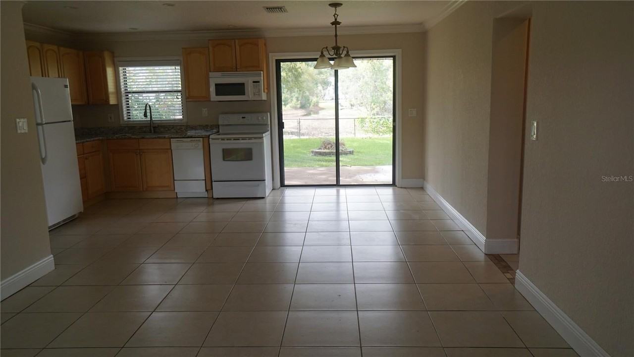 975 W Minnehaha Ave - Photo 5 of 6