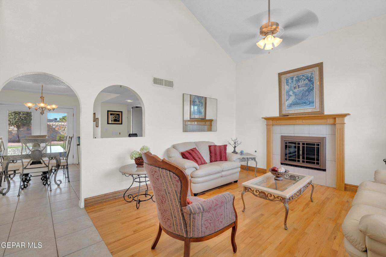 11532 Clear Lake Way - Photo 3 of 31